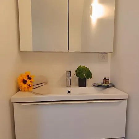 Vivez A Pied - A 2 Pas Du Chateau, Des Musees, Du Marche, Des Restaurants Et Au Pied Du Port De Plaisance * Caen