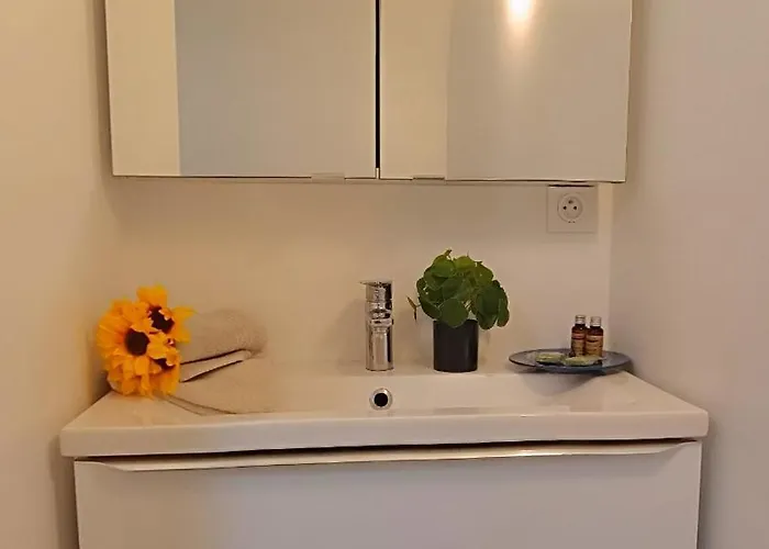 Vivez A Pied - A 2 Pas Du Chateau, Des Musees, Du Marche, Des Restaurants Et Au Pied Du Port De Plaisance * Caen